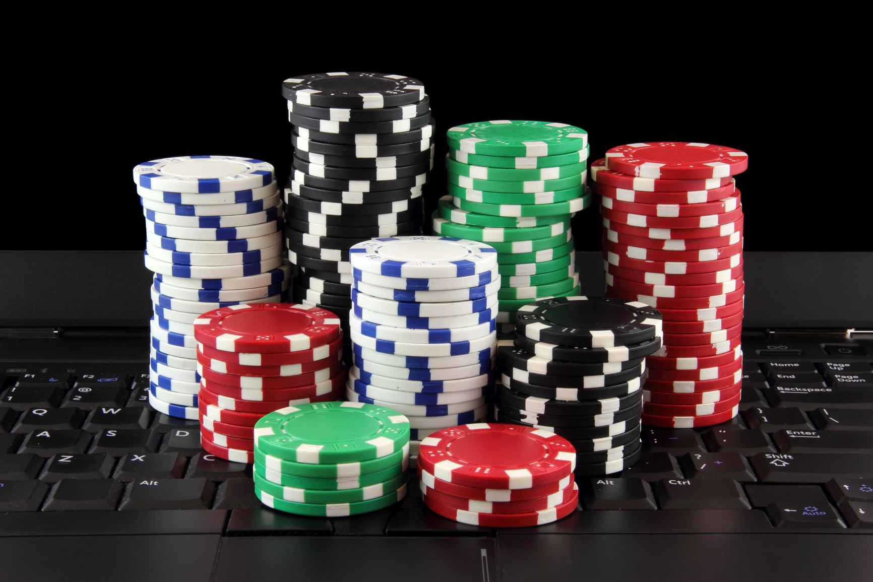 How to Evade Scams When Playing Online Gambling Games